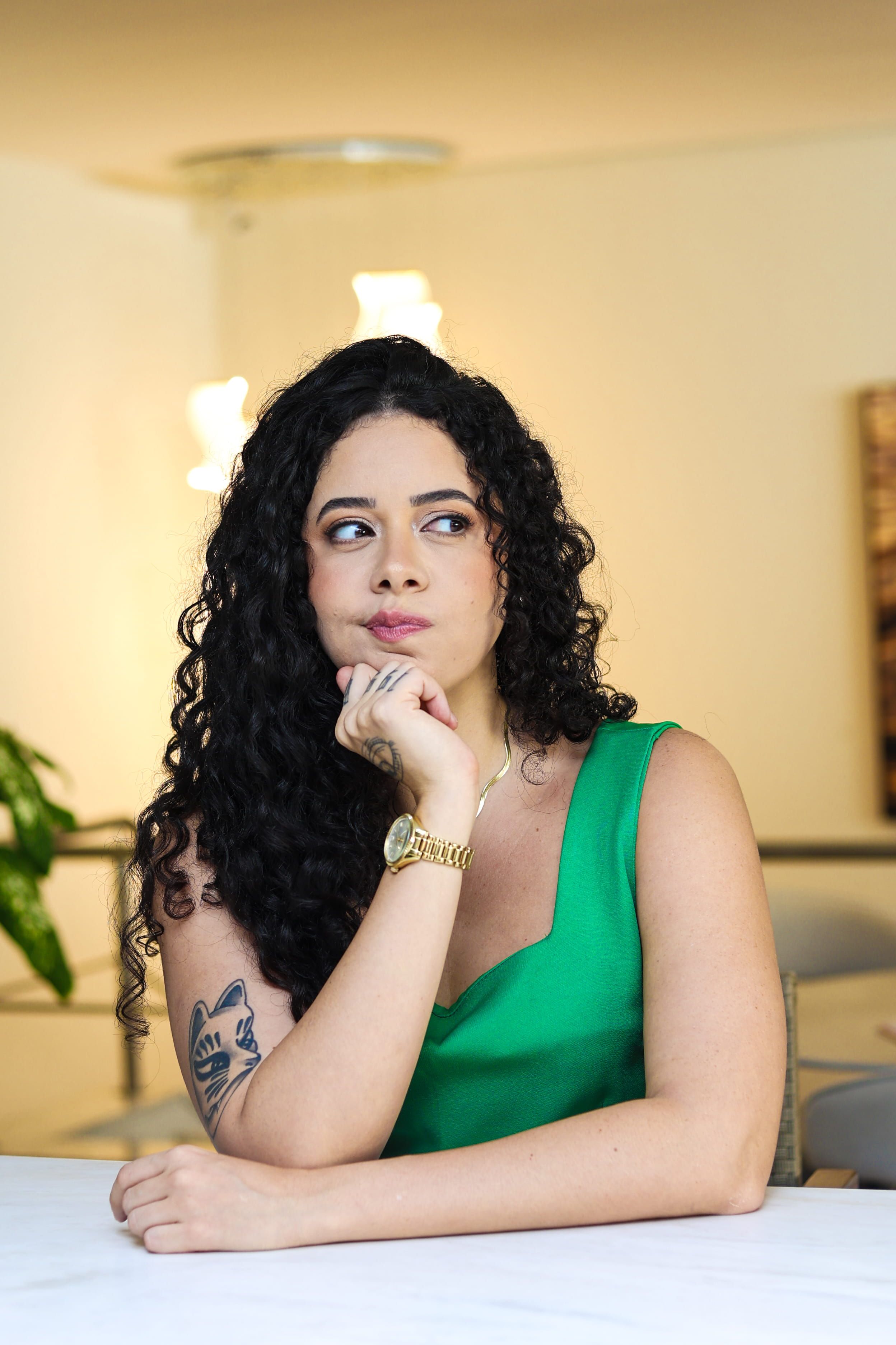 Teacher Gabs em sessão de aula de inglês